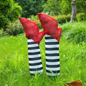 Wicked Witch Legs Prop - Halloween Crushed Witches Feet with Ruby Slippers Yard Decoration rekwizyty do stosowania zewnętrznego i wewnętrznego użytku